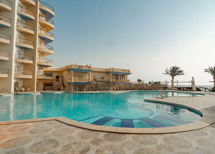 Resort King Tut Aqua Park 4*